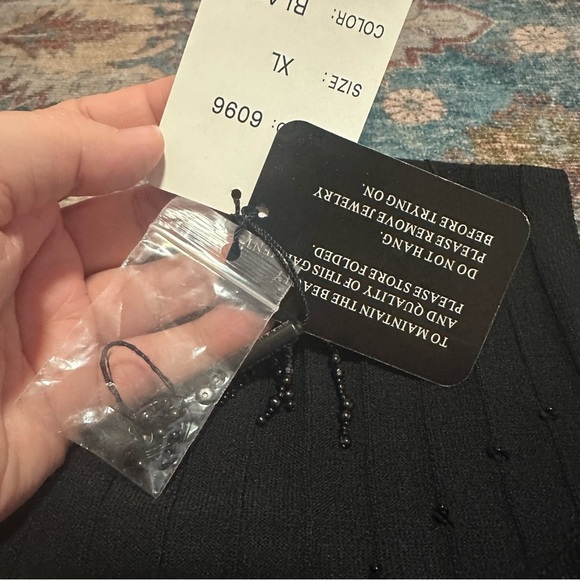 NWT deadstock Black pleated sleeveless blouse with beaded collar size XL - Picture 5 of 7